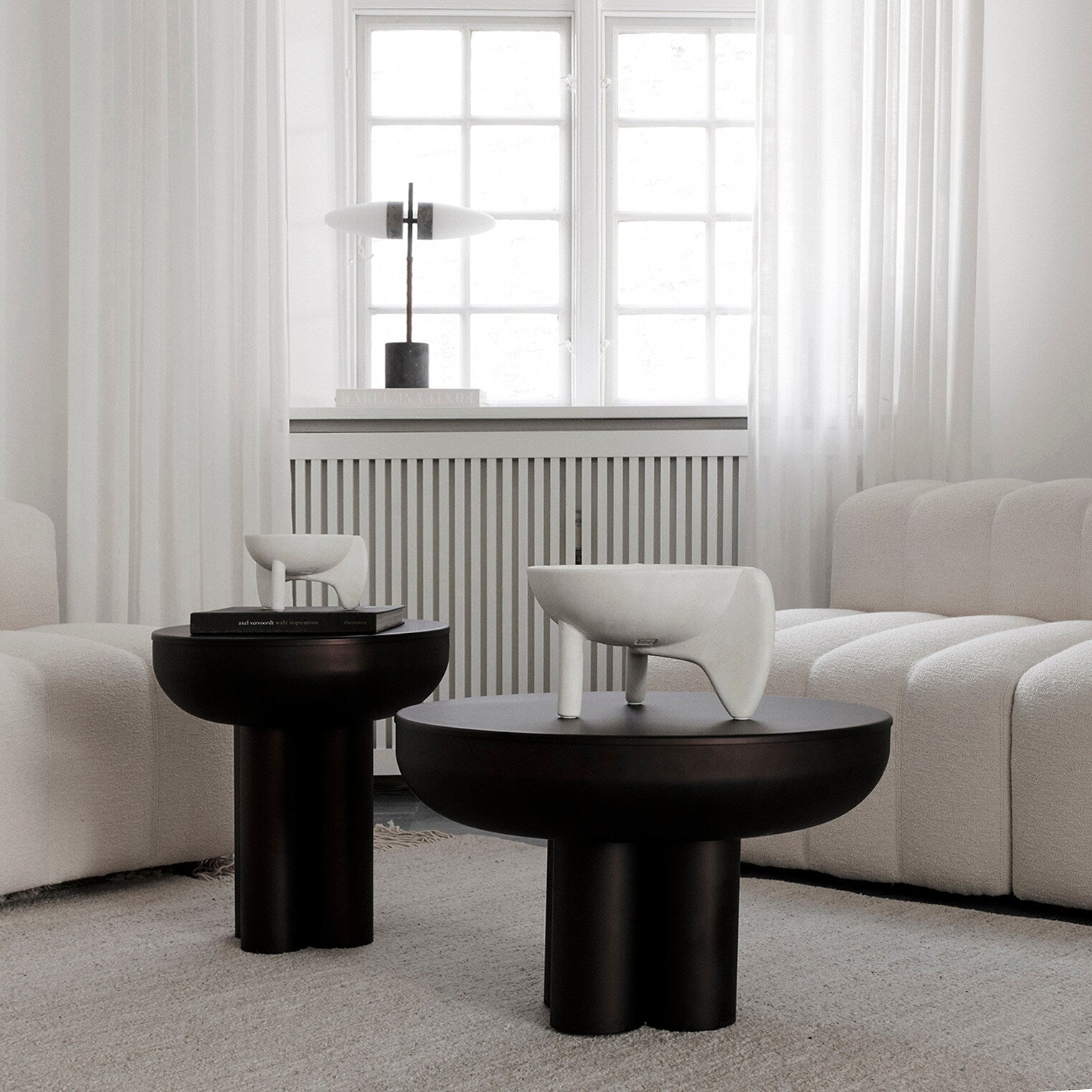 101-copenhagen-crown-tisch-tall-burned-black-couchtisch image 3