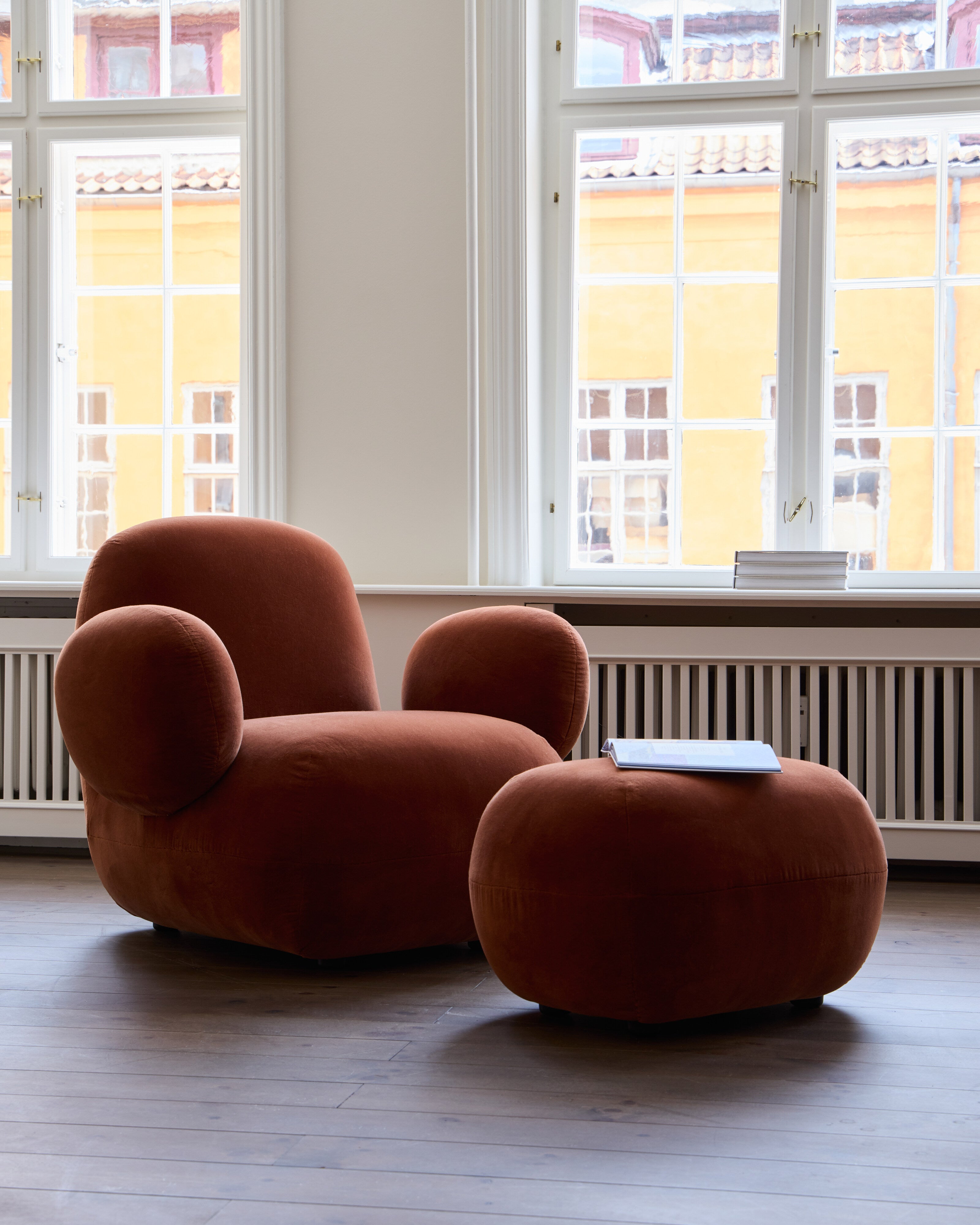 101-copenhagen-toe-armchair-flat-sessel-rust-samt image 2