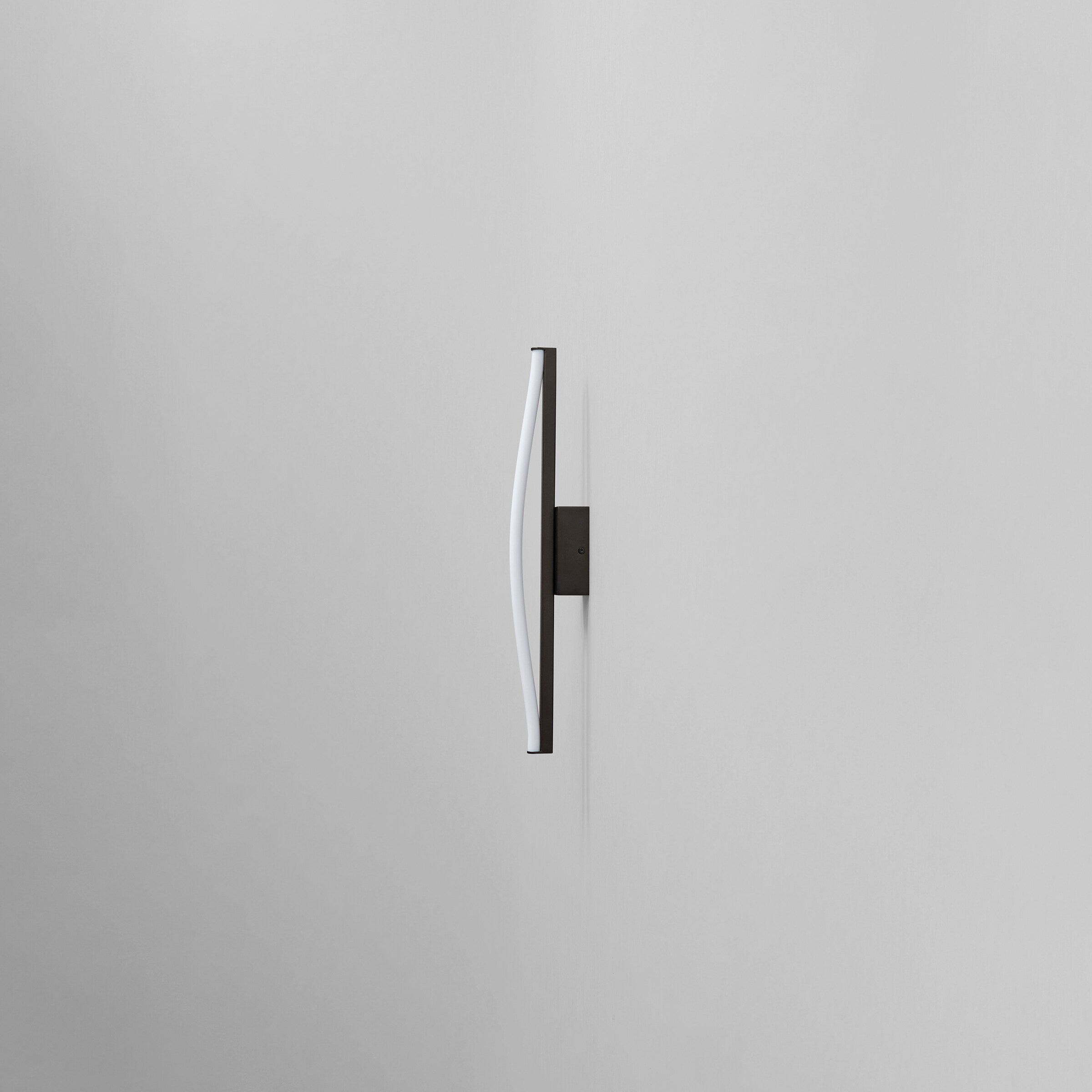 101-copenhagen-bow-wandleuchte-mini-bronze-led-2400k image 1