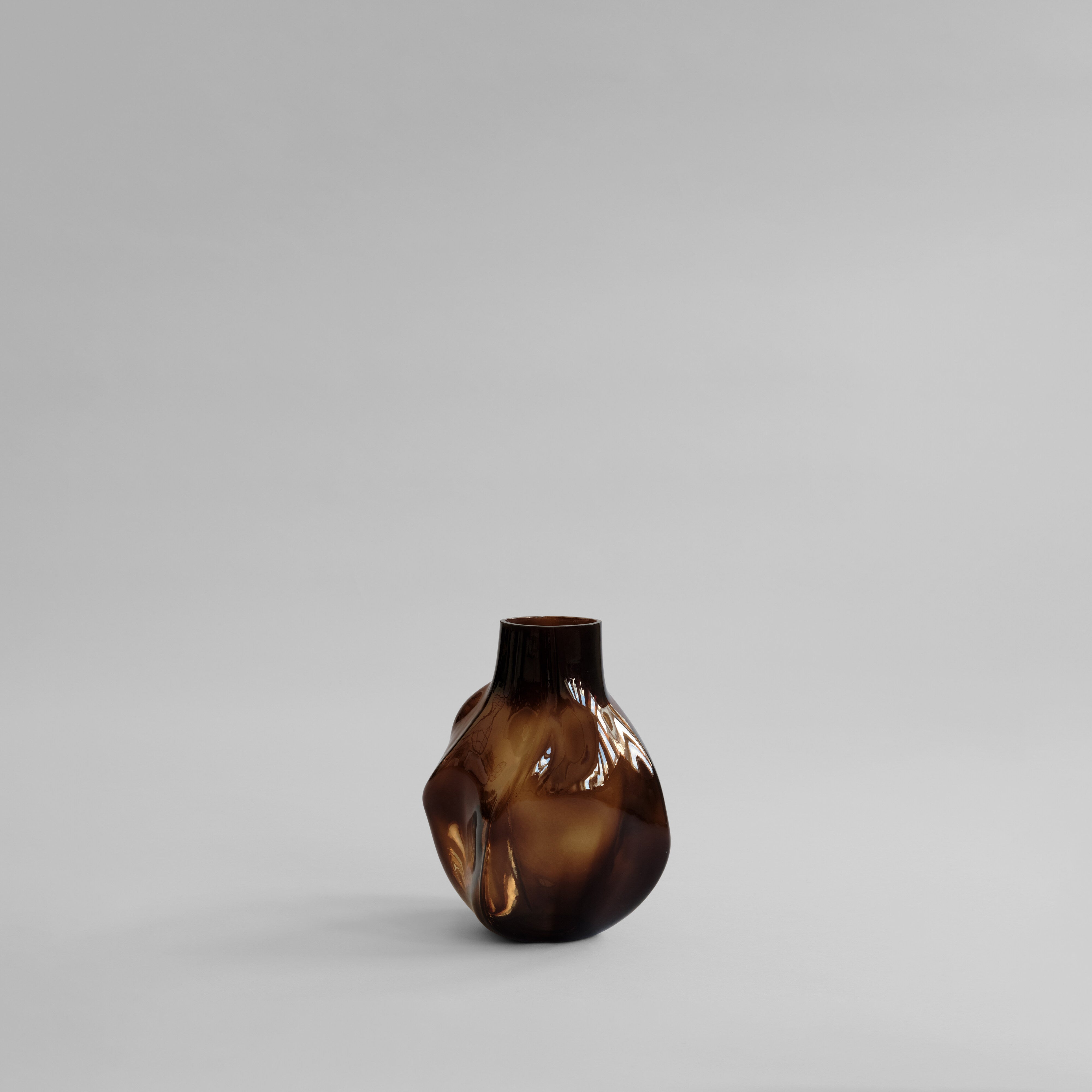 101-copenhagen-bakku-vase-medio-glasvase-smoked-forest image 6
