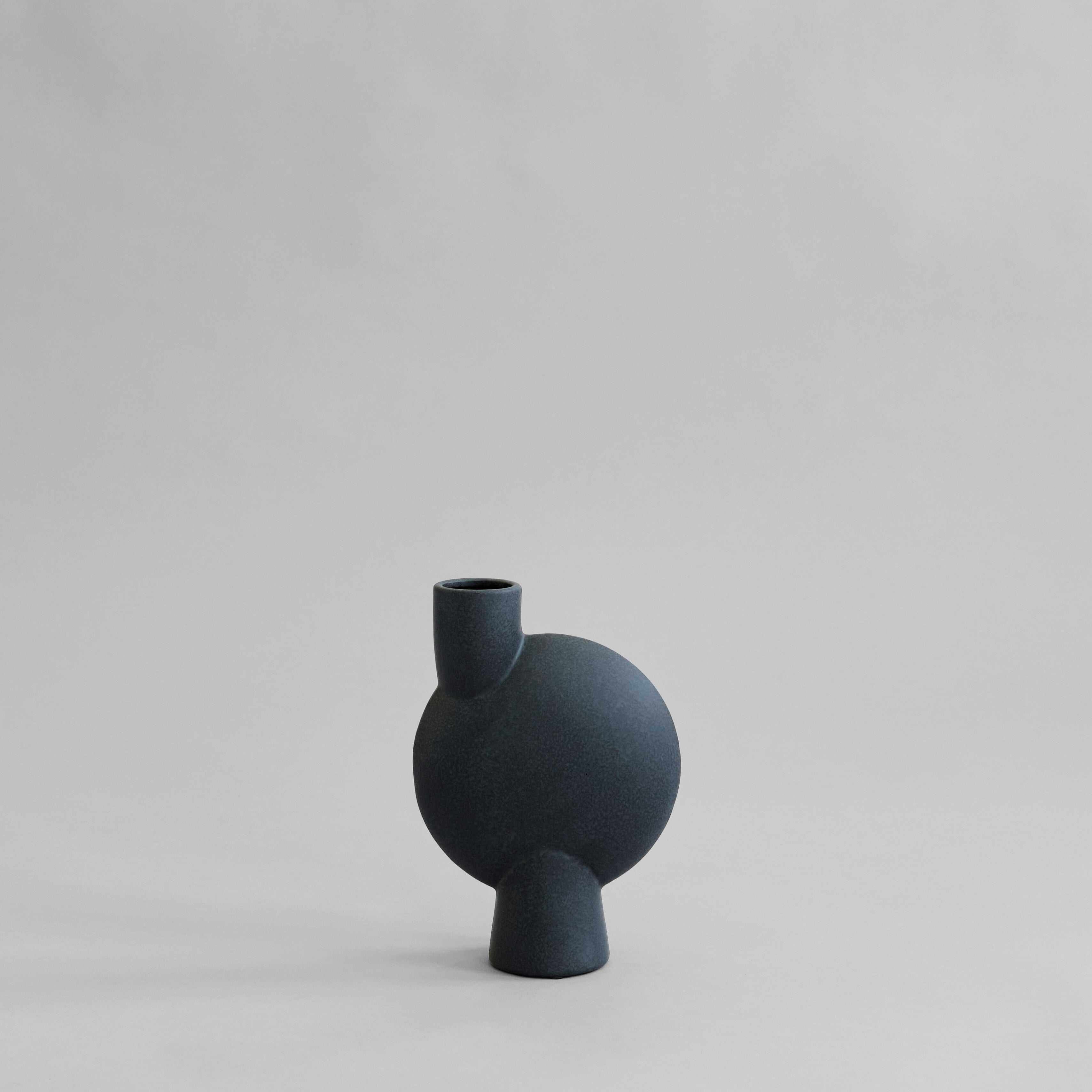 101-copenhagen-sphere-vase-bubl-medio-schwarz-keramik image 1