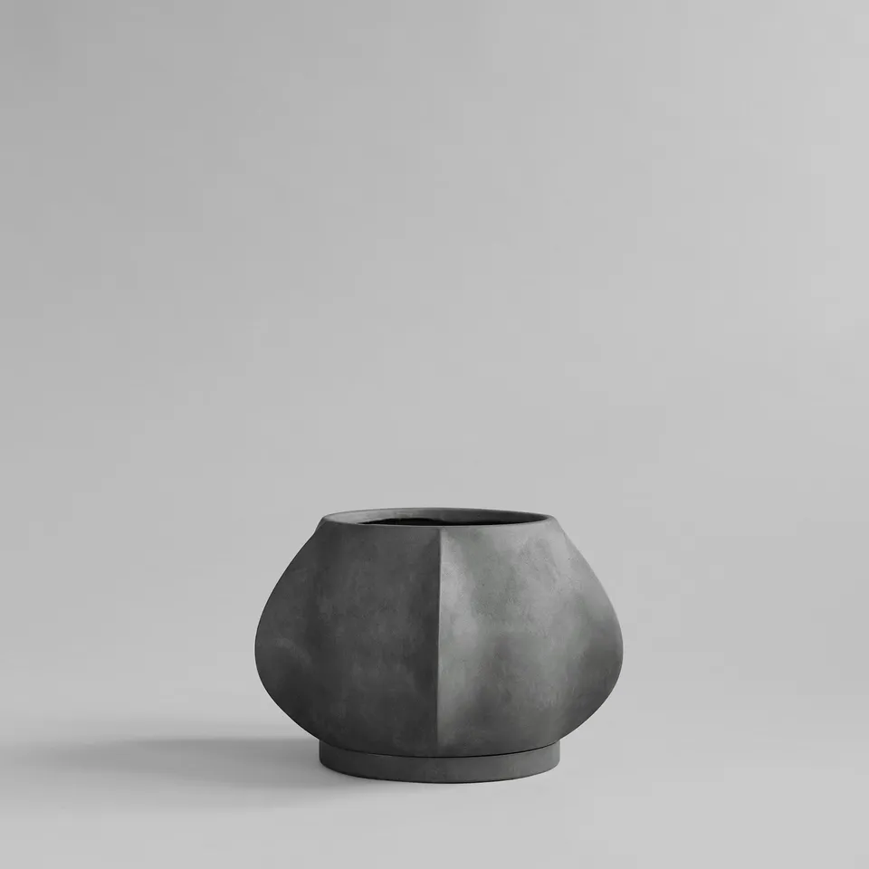 101-copenhagen-arket-plant-pot-mini-blumentopf-dark-grey image 1