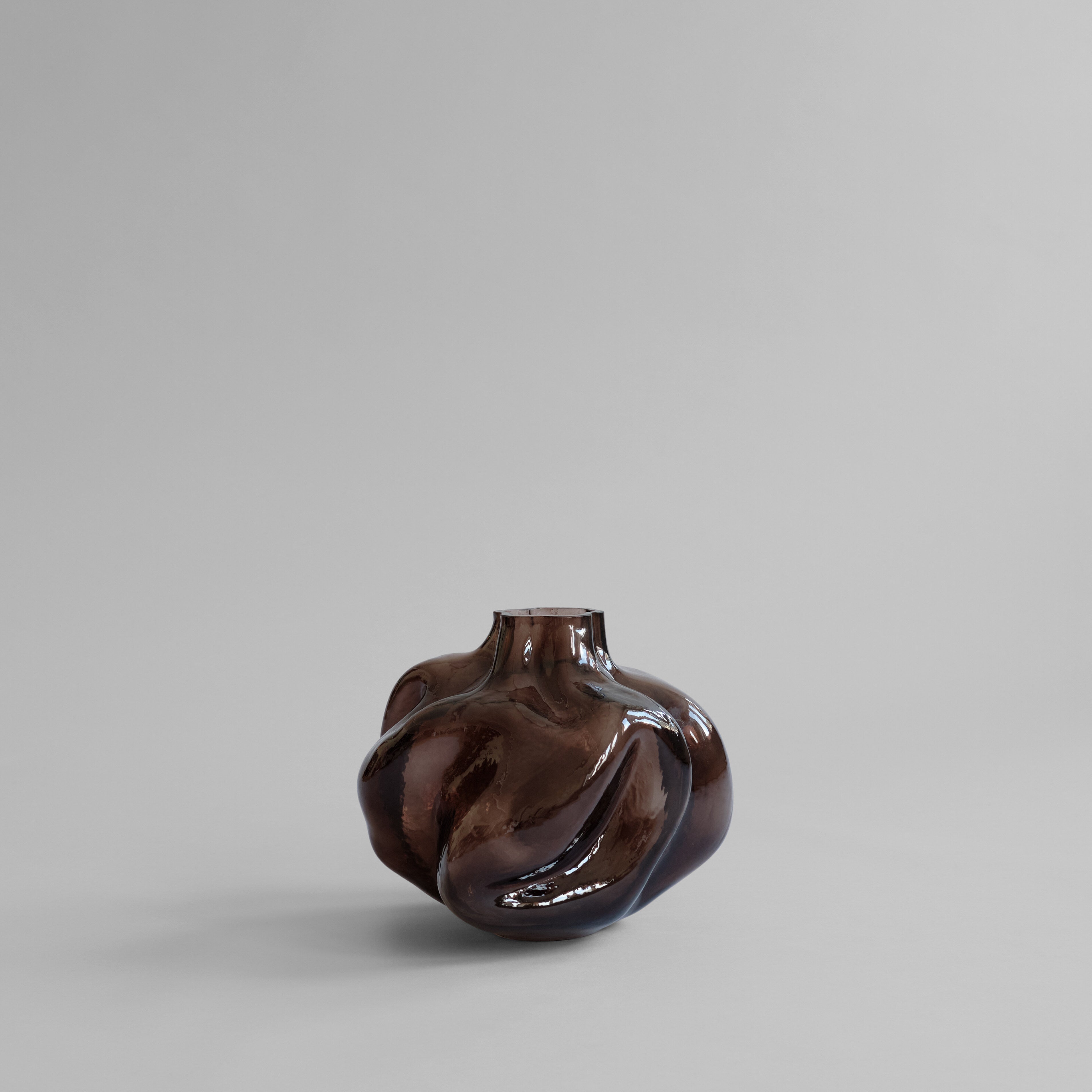 101-copenhagen-wabi-glasvase-medio-smoked-forest-mundgeblasen image 6
