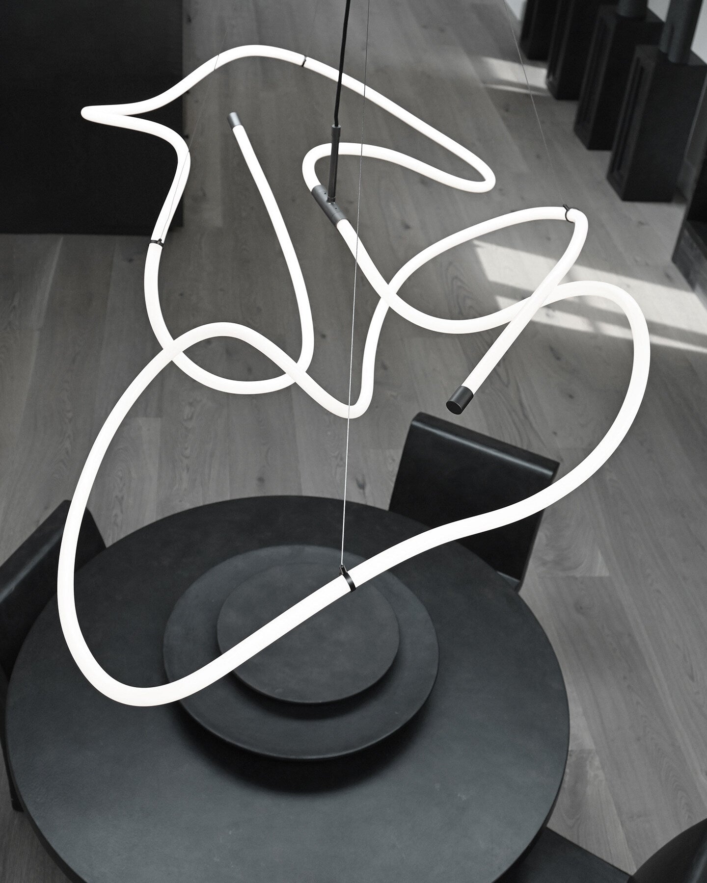 101-copenhagen-ghost-kronleuchter-big-neon-led image 2
