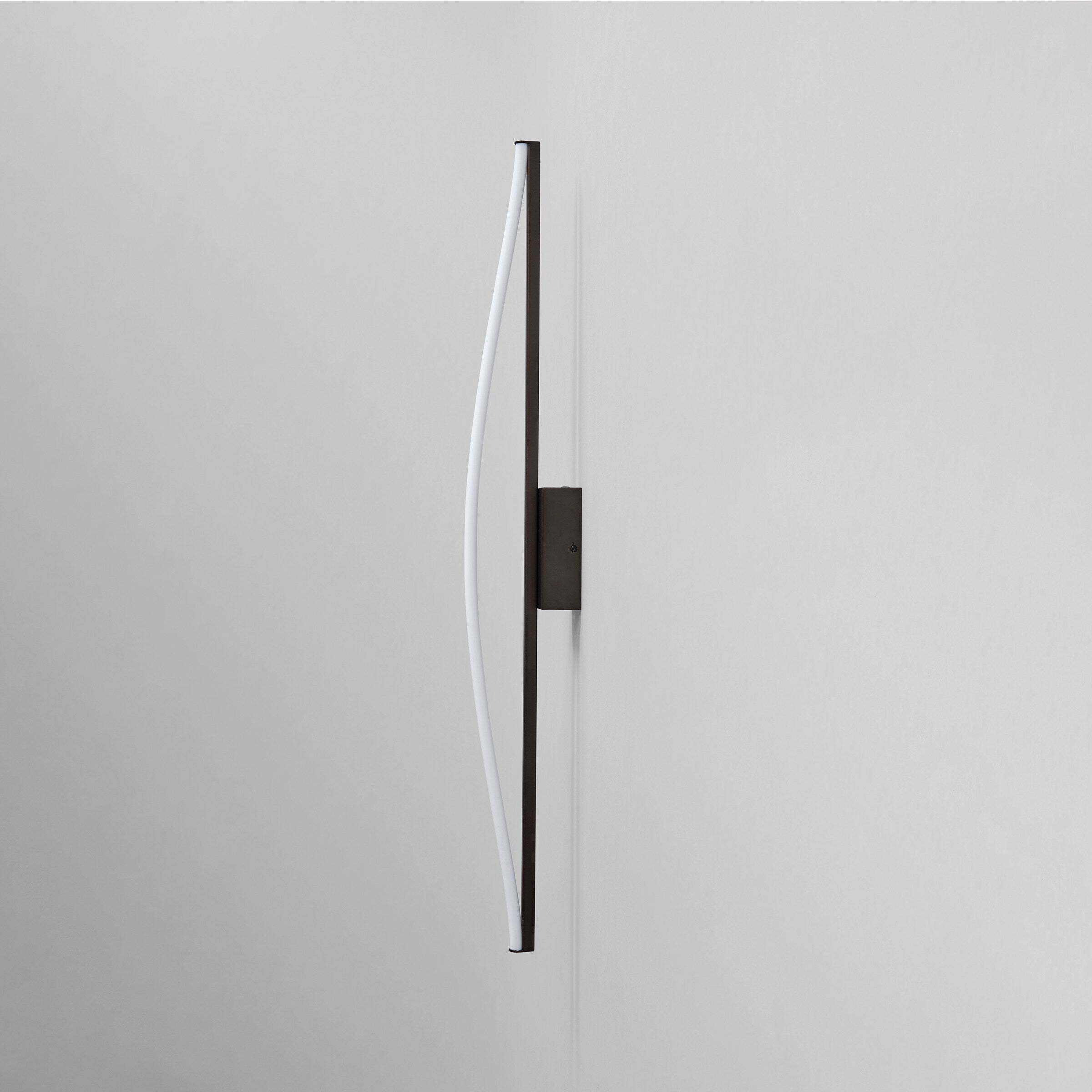 101-copenhagen-bow-wall-lamp-big-wandleuchte-bronze-led image 1