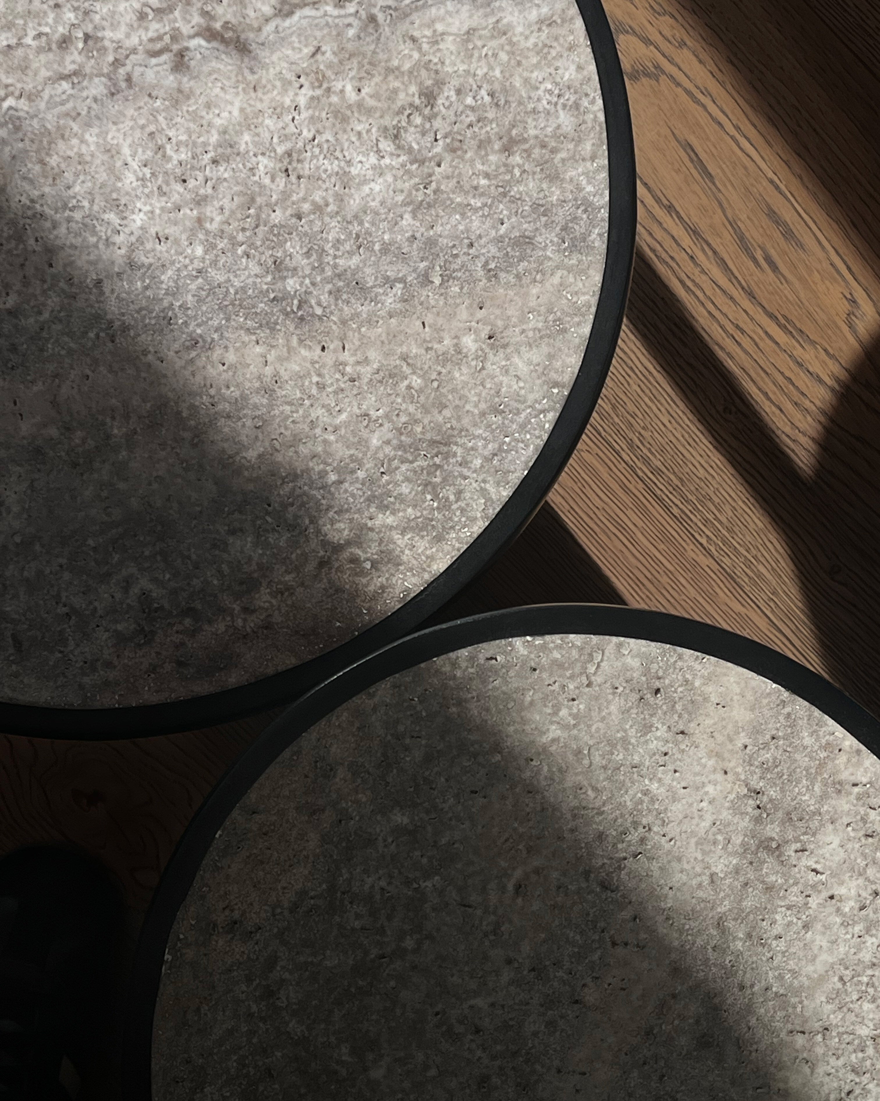 101-copenhagen-trumpet-table-low-couchtisch-silber-travertin image 5