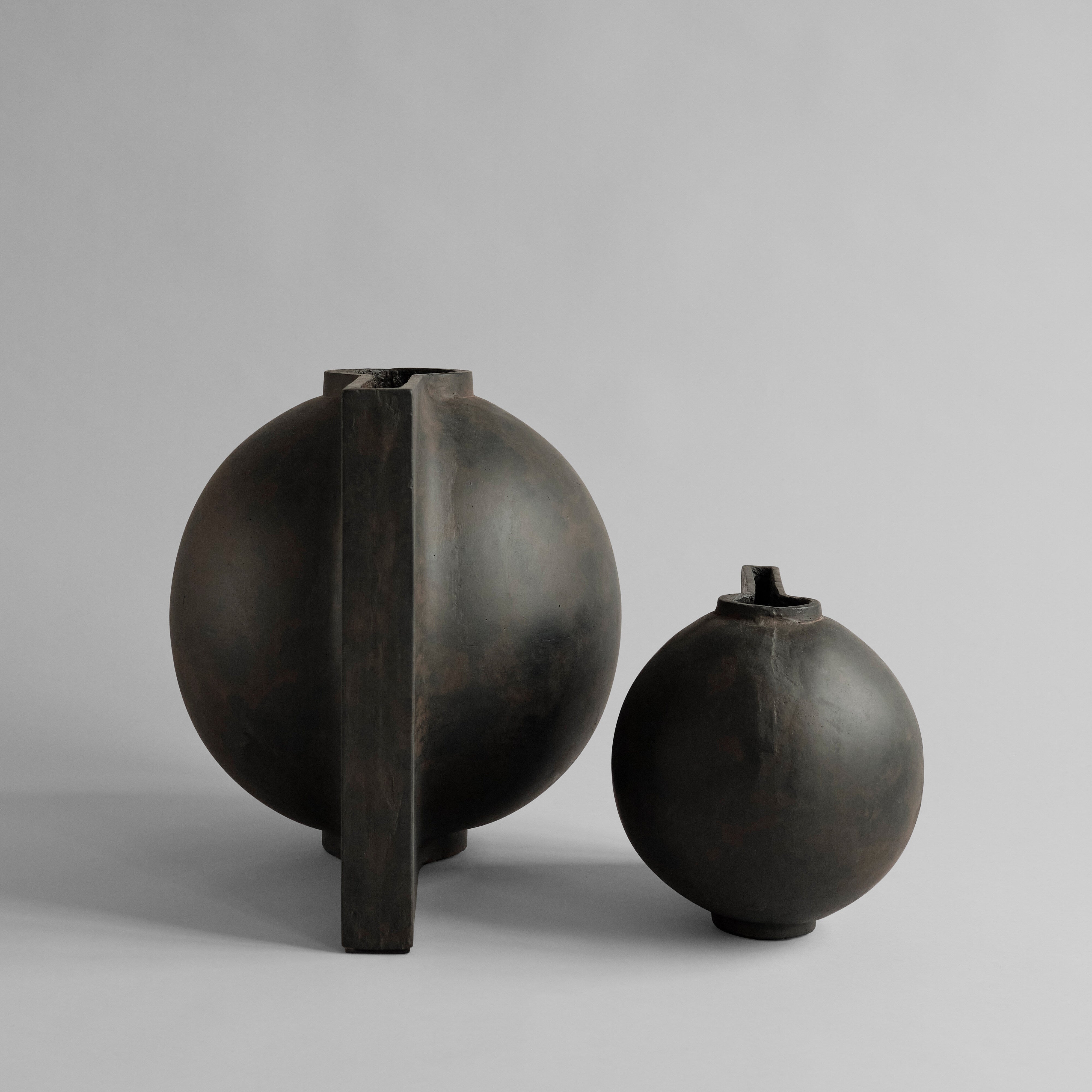 101-copenhagen-offset-vase-big-coffee-beton-braun image 6