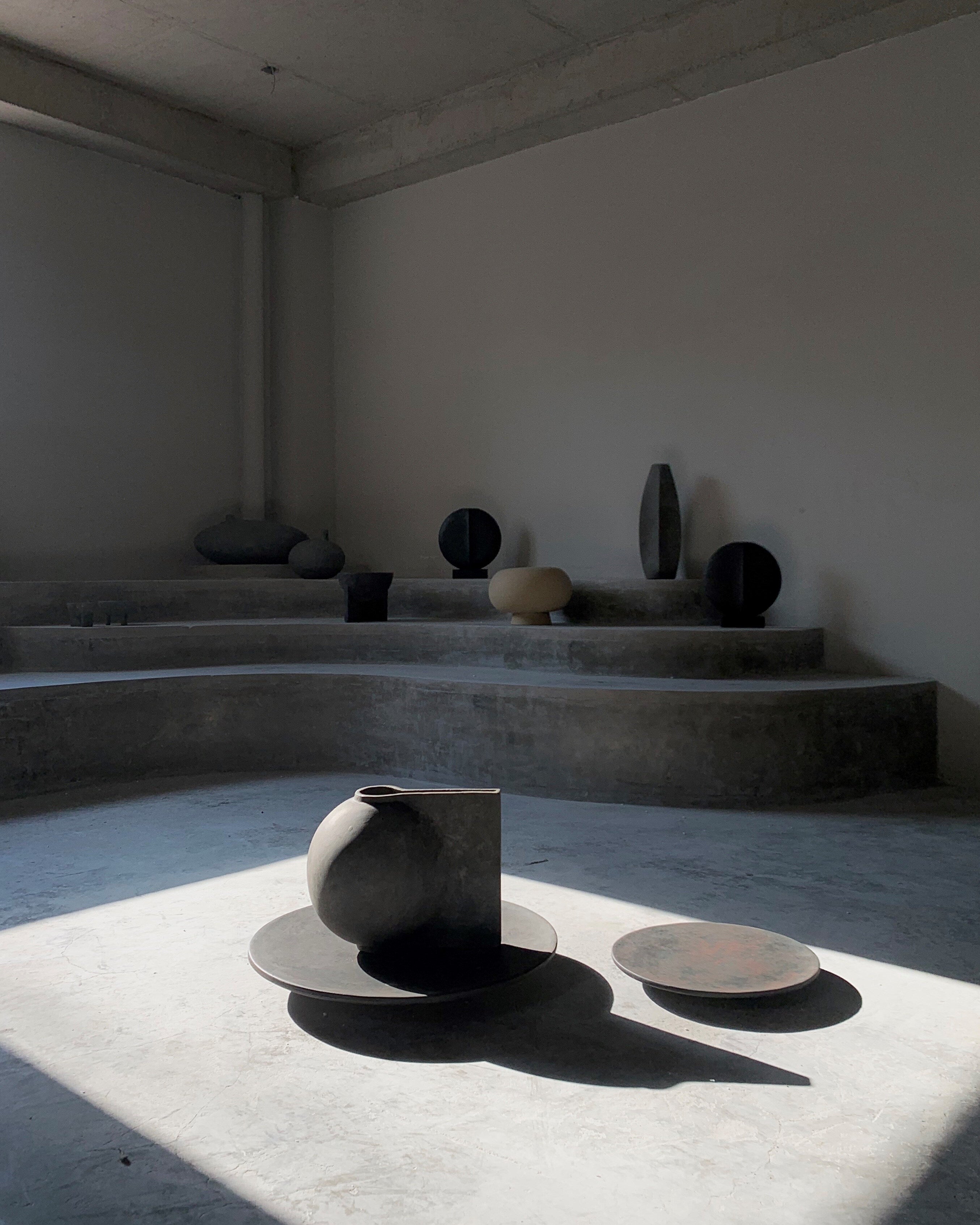 101-copenhagen-offset-mini-blumenvase-dark-grey-beton image 3