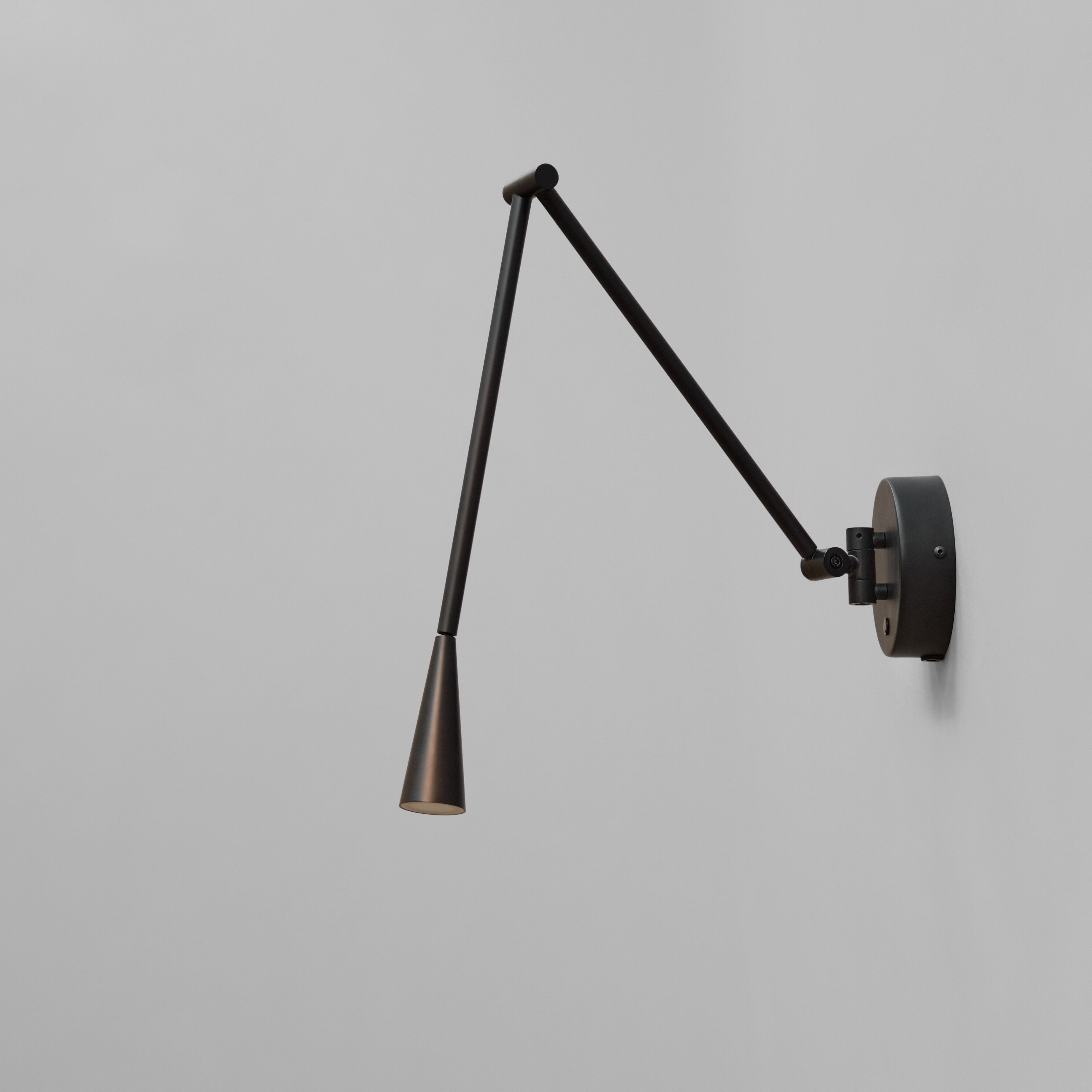 101-copenhagen-snake-wandleuchte-burned-black-metall image 1