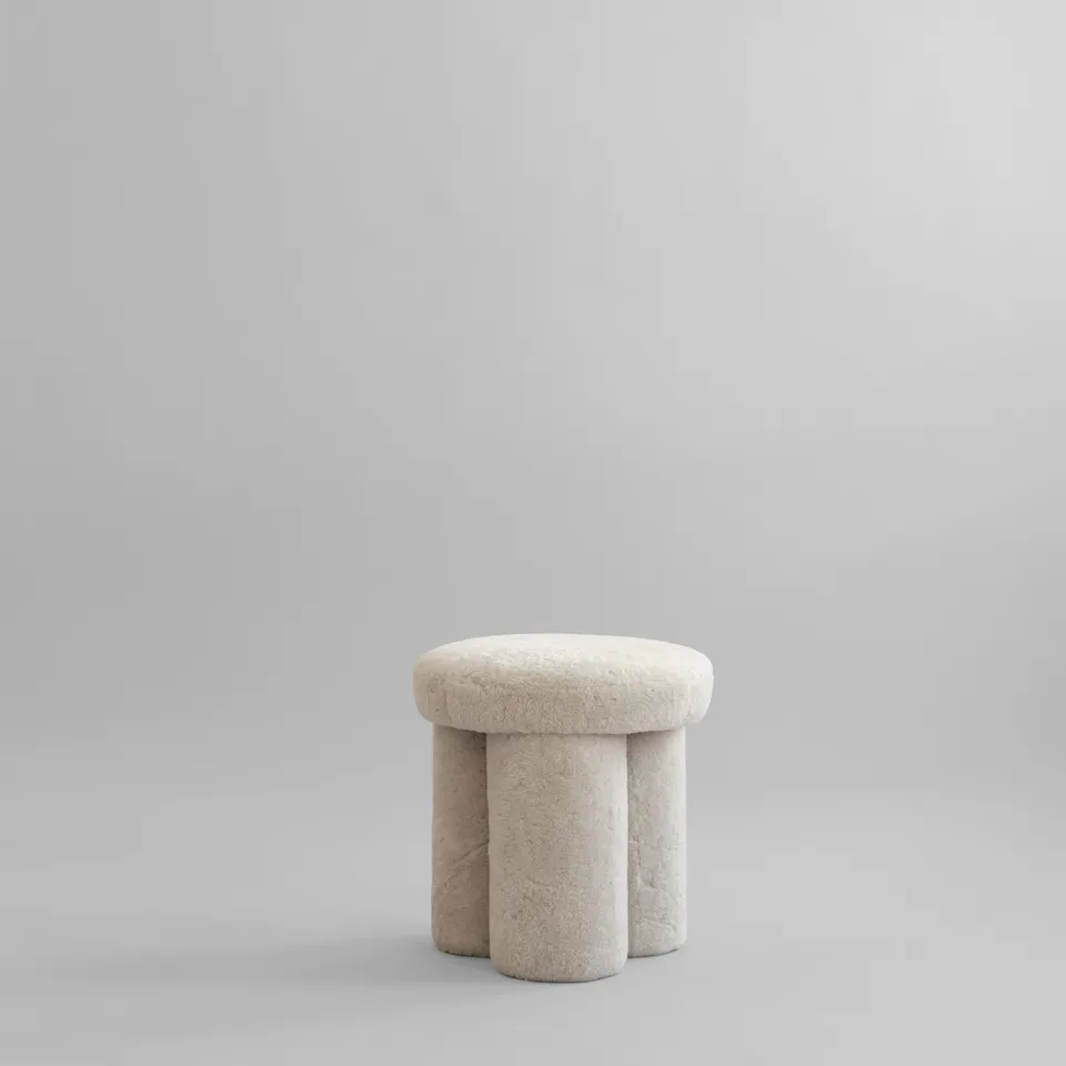 101-copenhagen-big-foot-hocker-schaffell-sandshell image 1