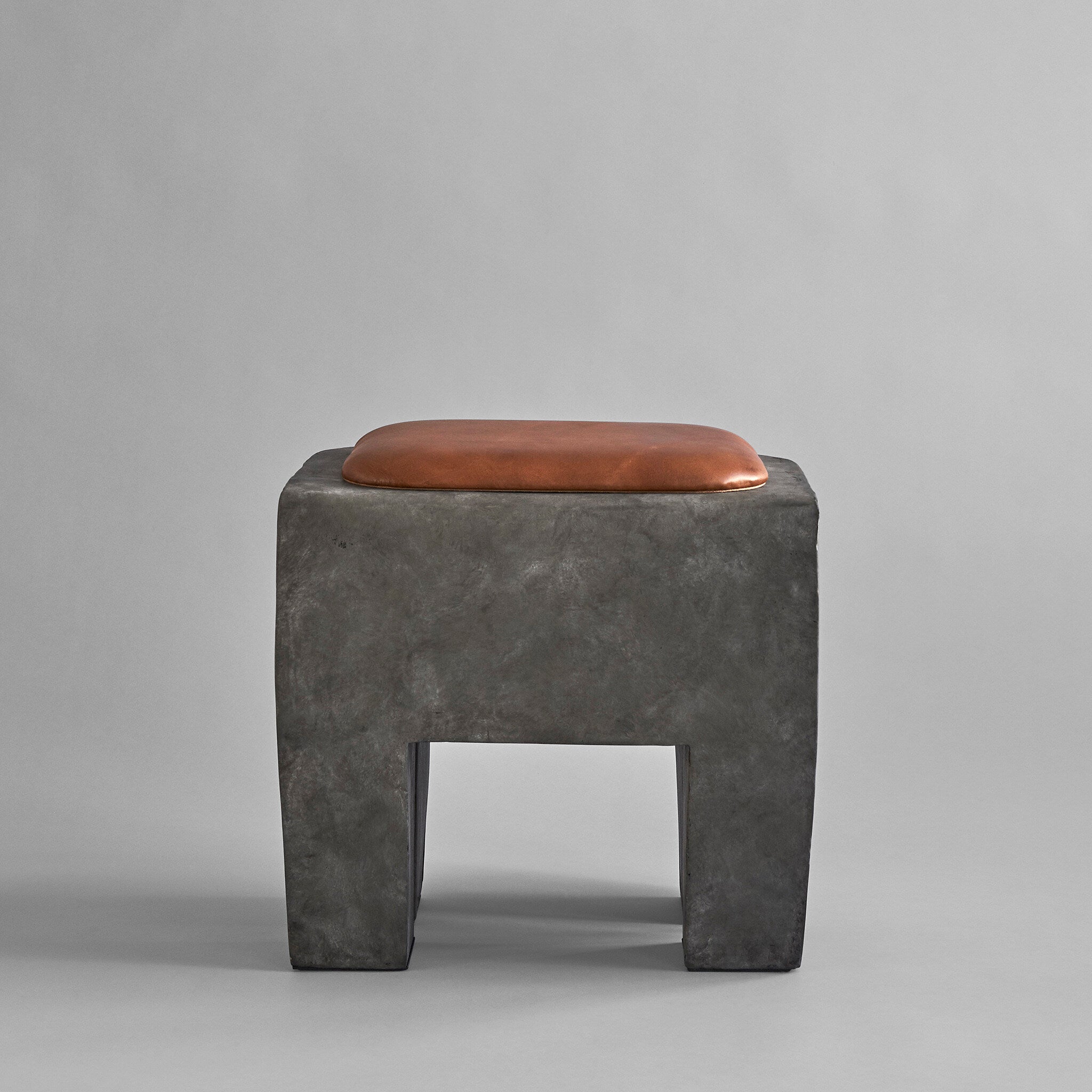 101-copenhagen-sculpt-hocker-kissen-leder-cognac image 8
