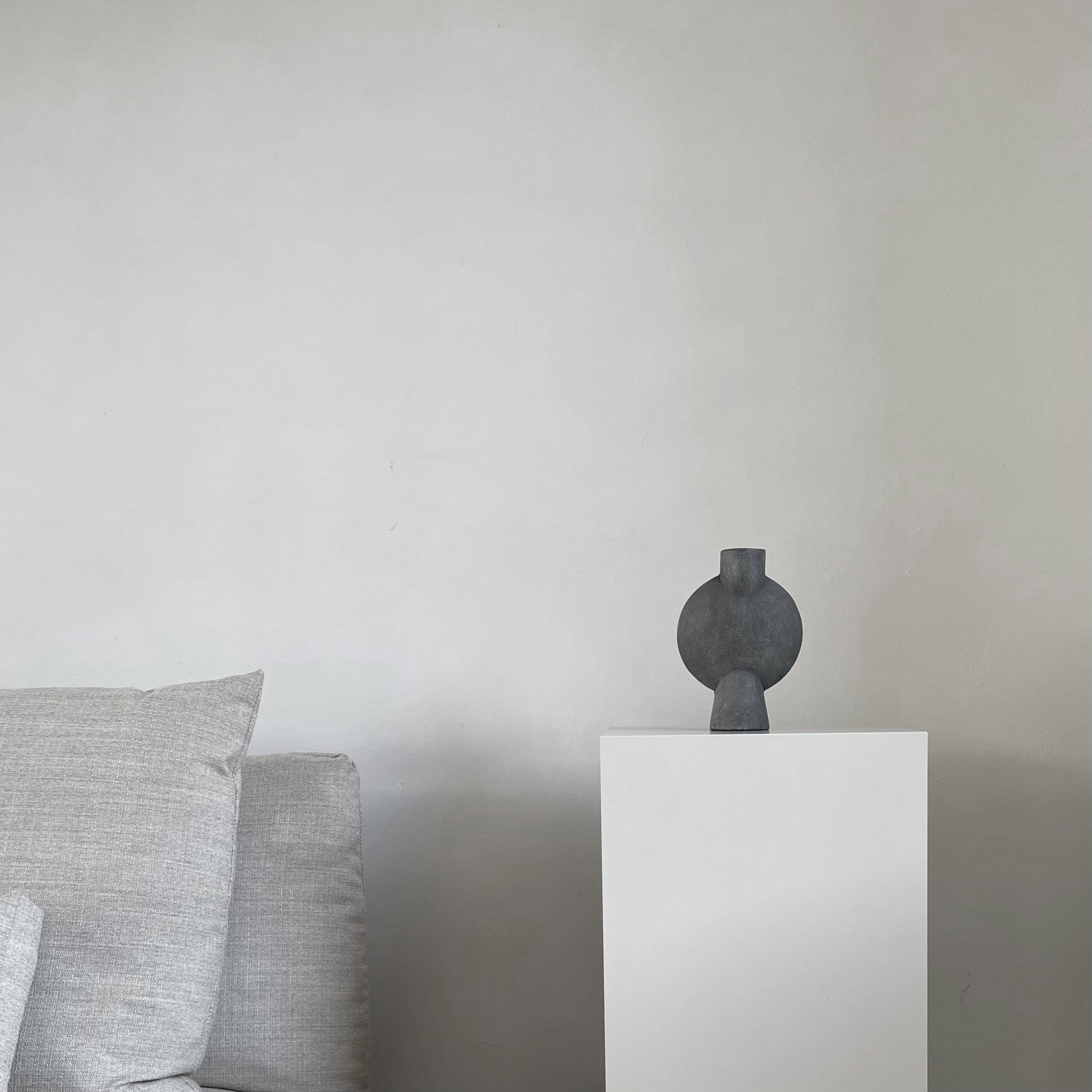 101-copenhagen-sphere-vase-bubl-mini-vase-dark-grey image 6