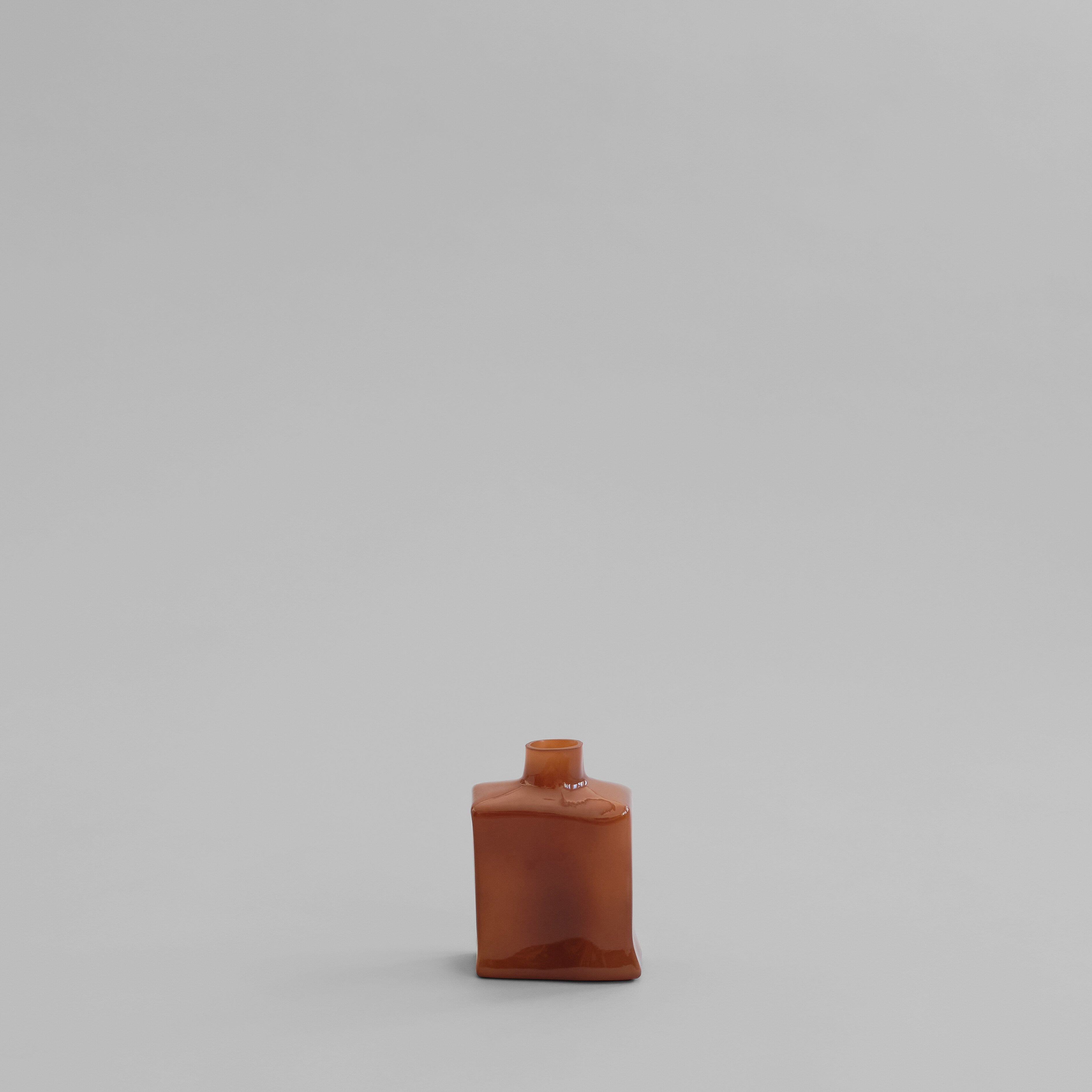 101-copenhagen-shin-vase-mini-karamell-glas-16-cm image 1