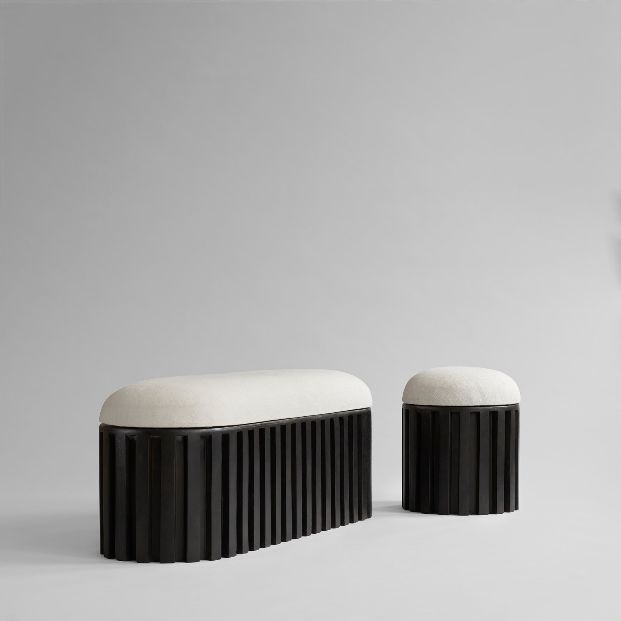 101-copenhagen-tribu-hocker-coffee-faserbeton-mit-kissen image 6