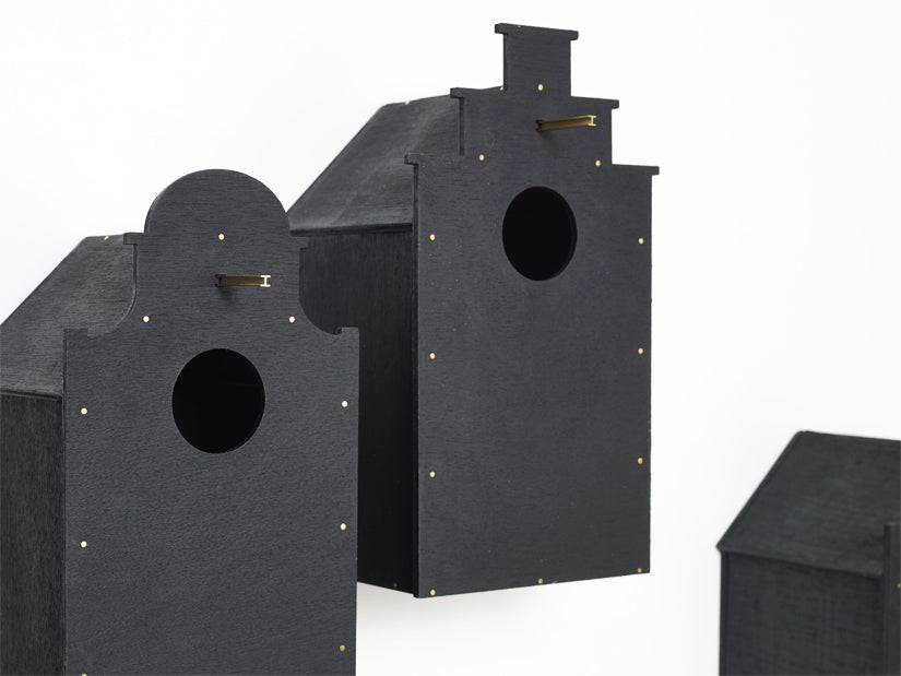 frederik-roij-canal-birdhouse-vogelhaus-schwarz-holz image 3