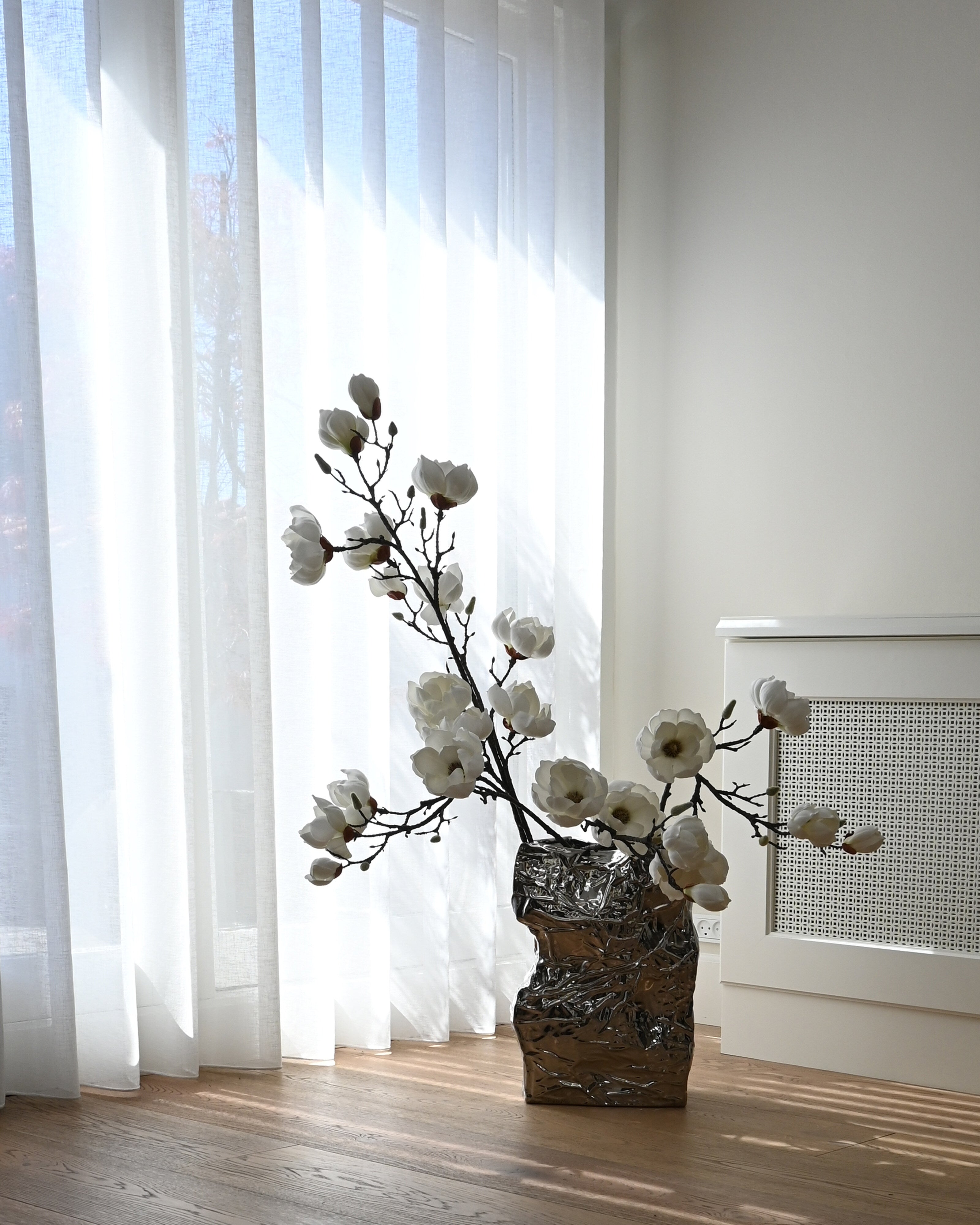 101-copenhagen-kami-vase-big-chrome-spiegel-bodenvase image 5