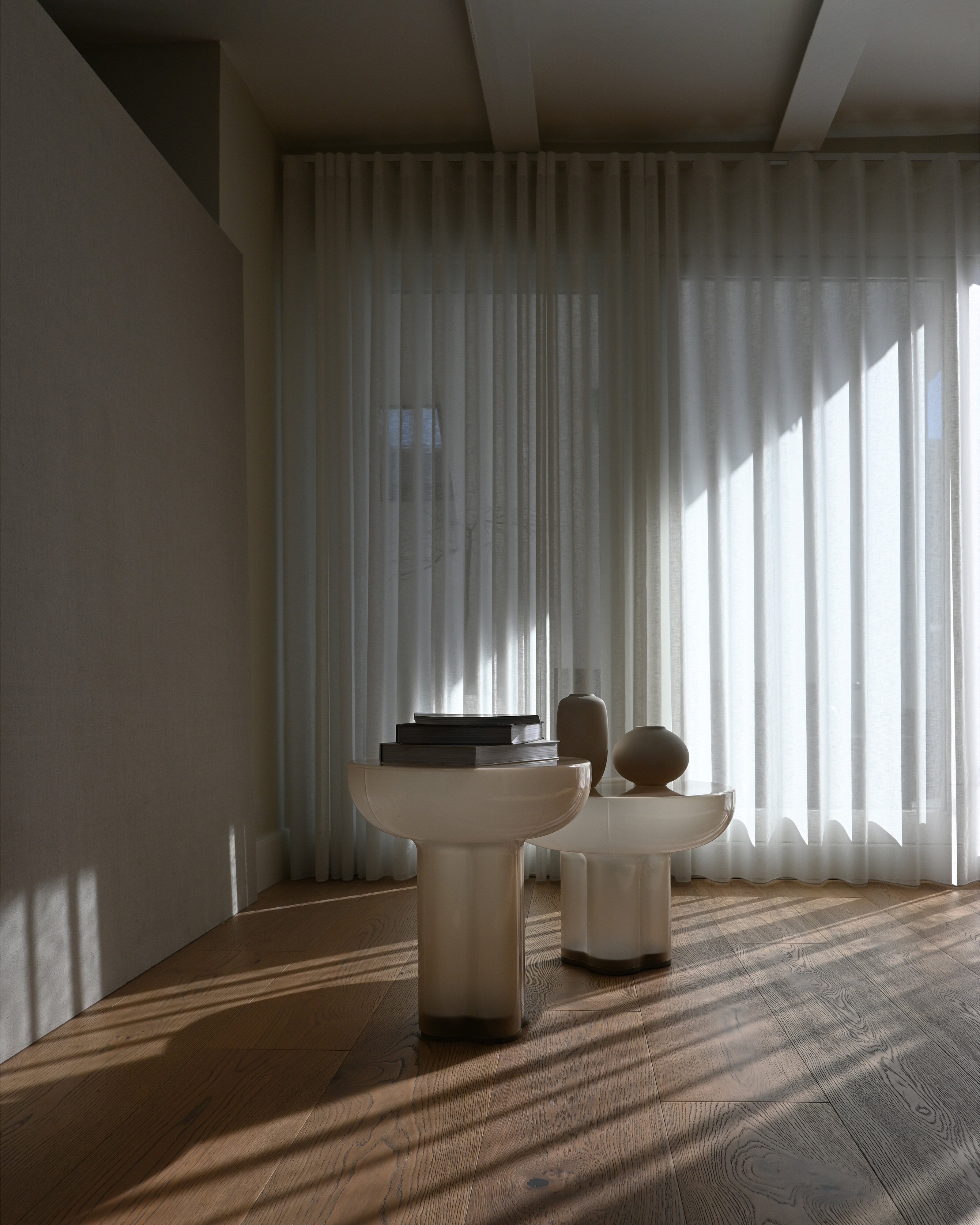 101-copenhagen-crown-table-tall-glastisch-smoked-desert image 6