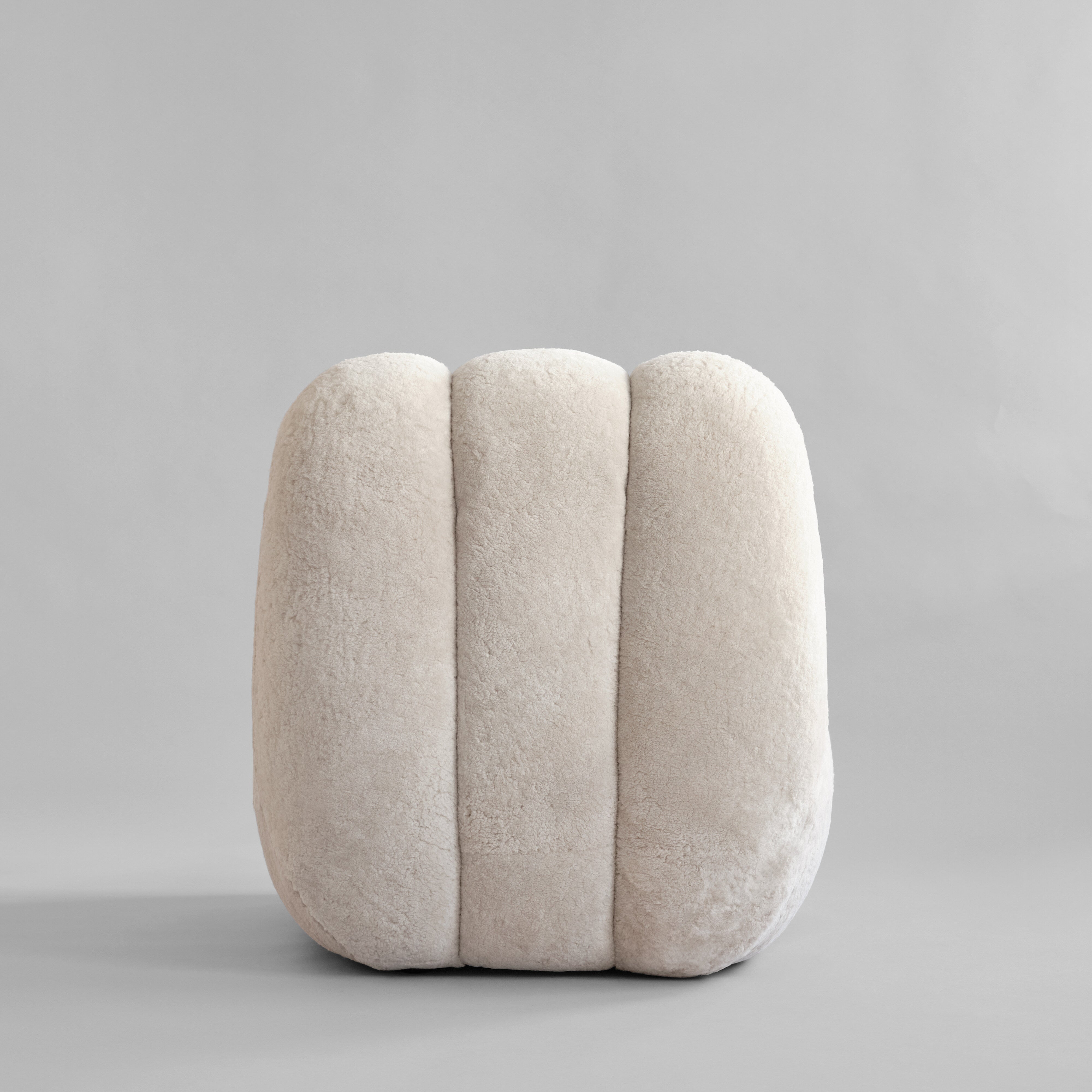 101-copenhagen-toe-chair-sandshell-schaffell-loungesessel image 6