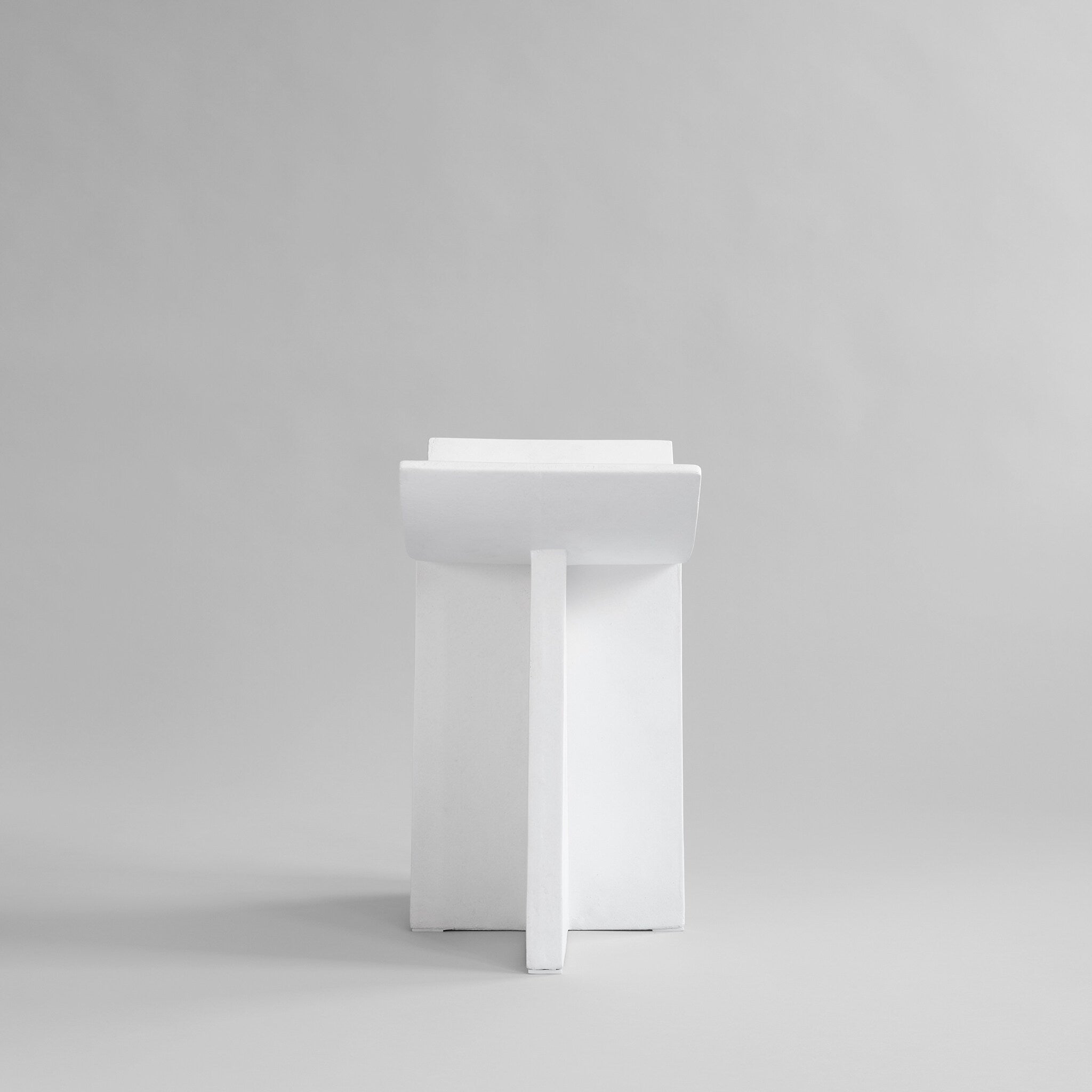 101-copenhagen-brutus-hocker-bone-white-beton image 7