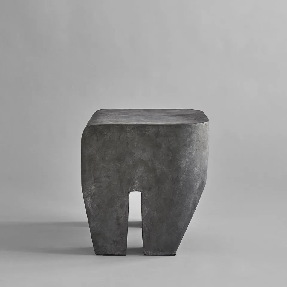 101-copenhagen-sculpt-hocker-beton-grau-beistelltisch image 1