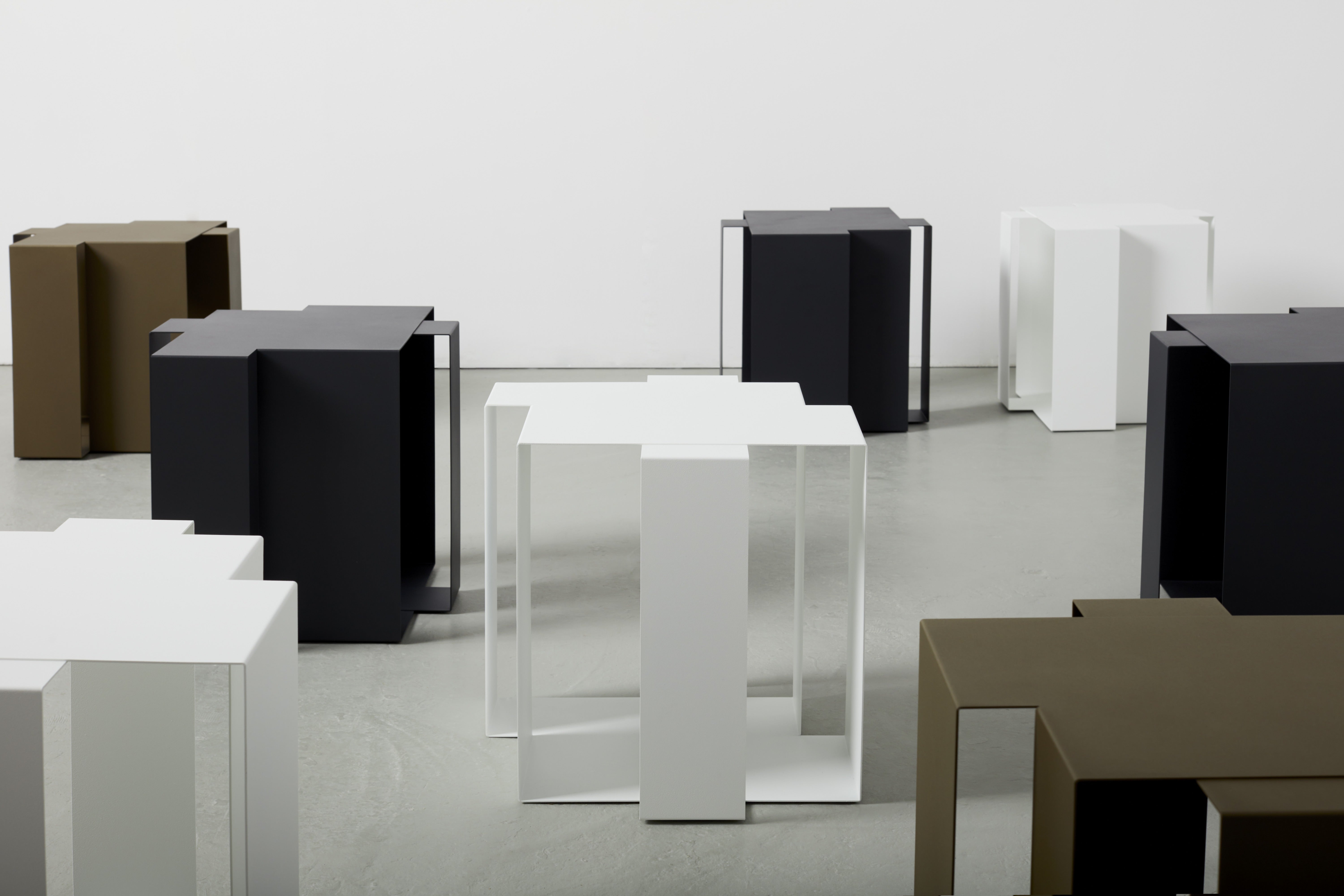 frederik-roij-shifted-square-beistelltisch-w-rfel image 2