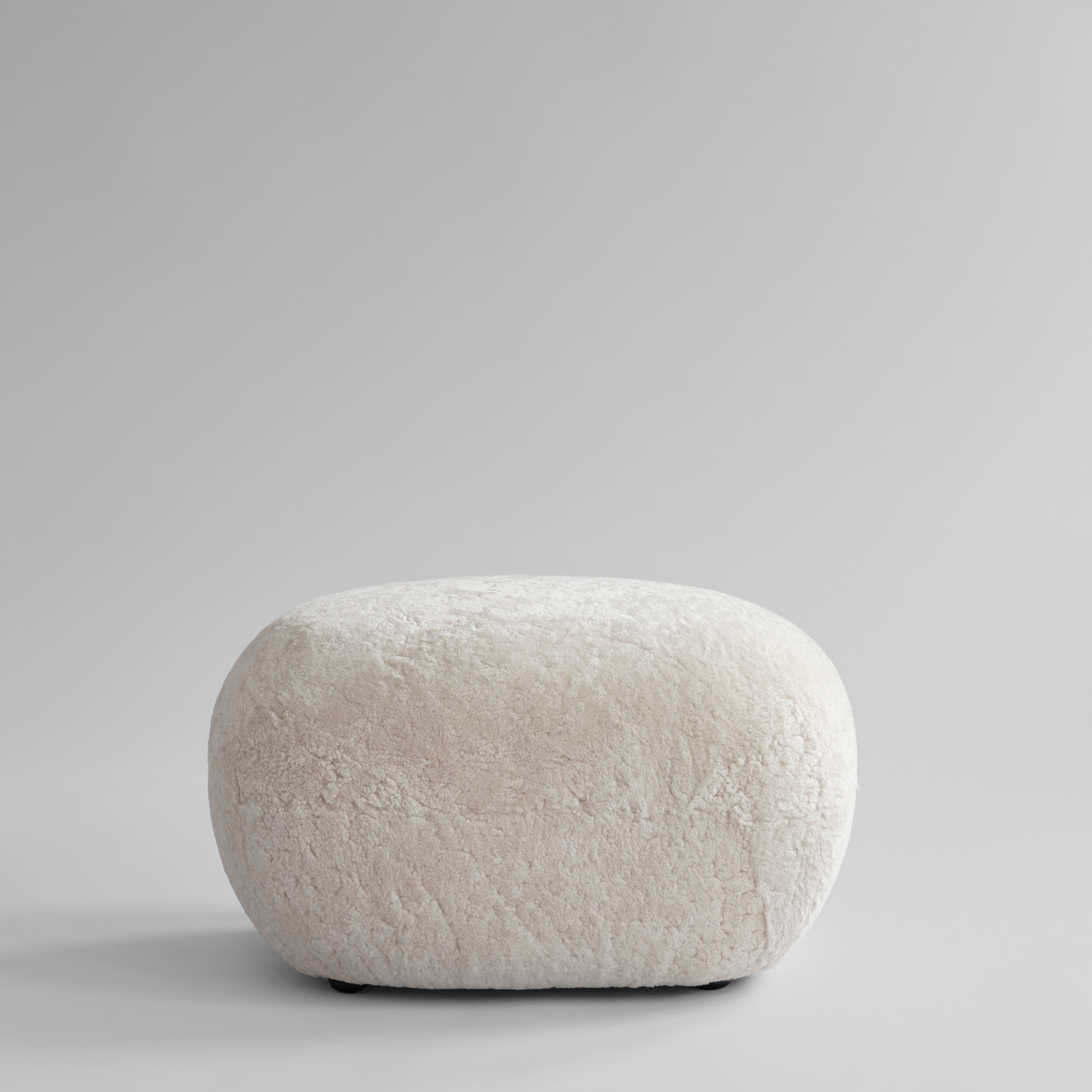 101-copenhagen-toe-ottoman-sheepskin-schaffell-beige image 1