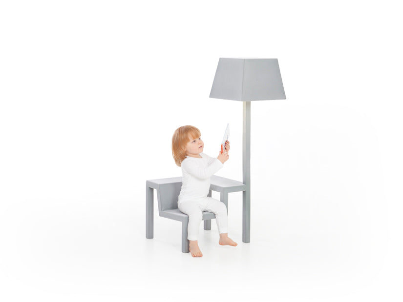frederik-roij-little-triple-chair-stuhl-tisch-lampe image 2