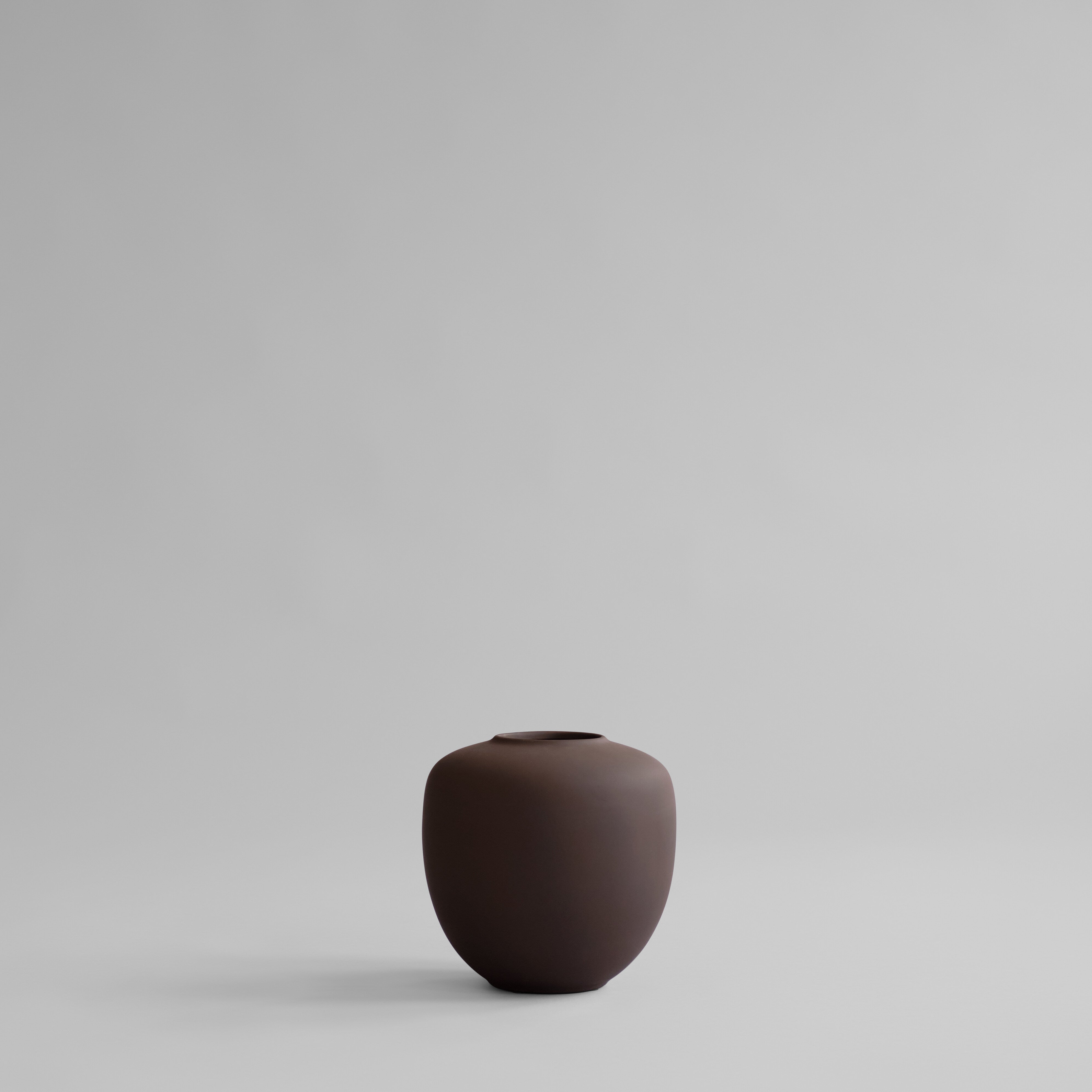 101-copenhagen-sunao-vase-mini-keramikvase-chocolate-brown image 1