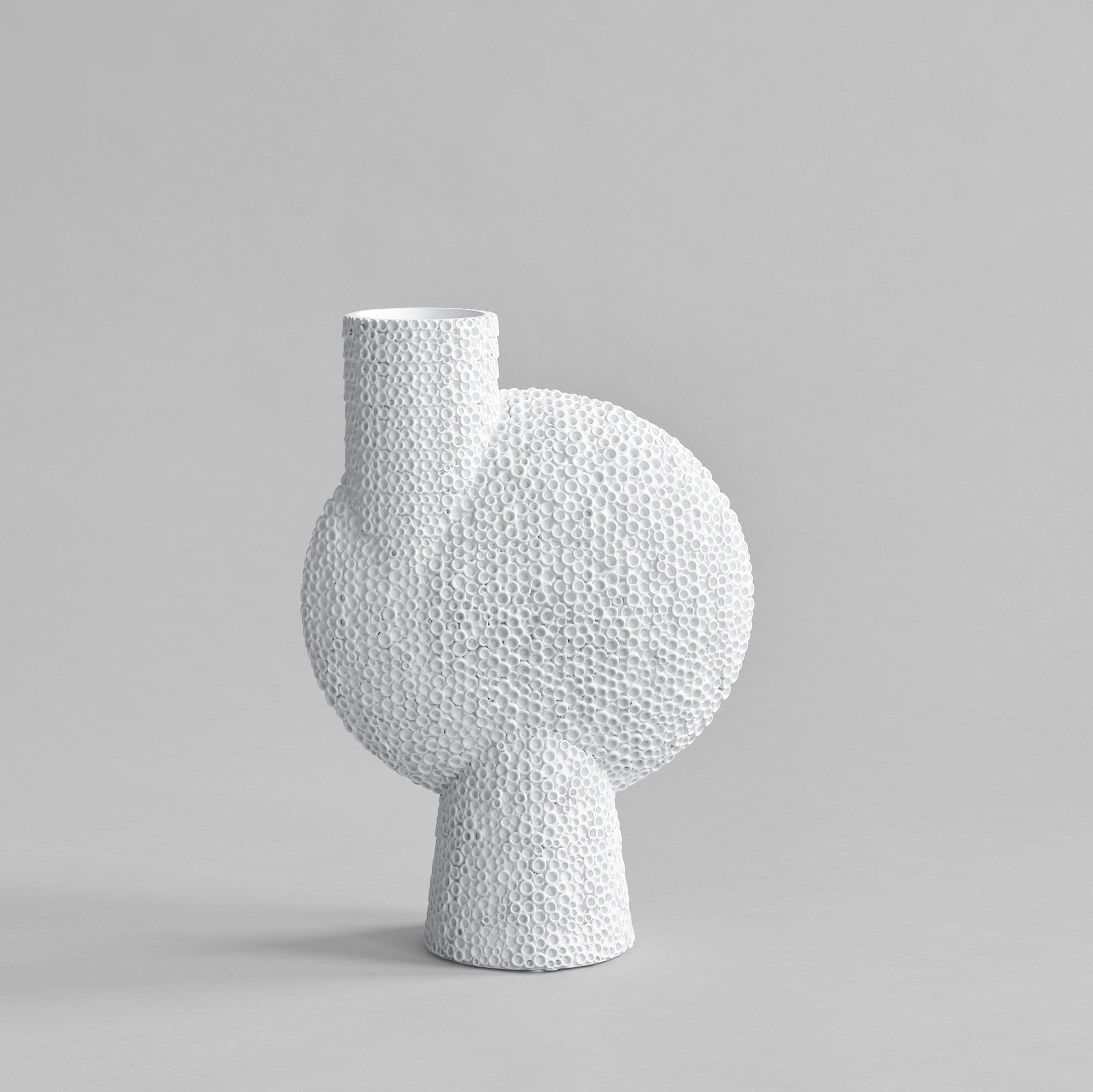 101-copenhagen-sphere-vase-bulb-big-bone-white-keramik image 1