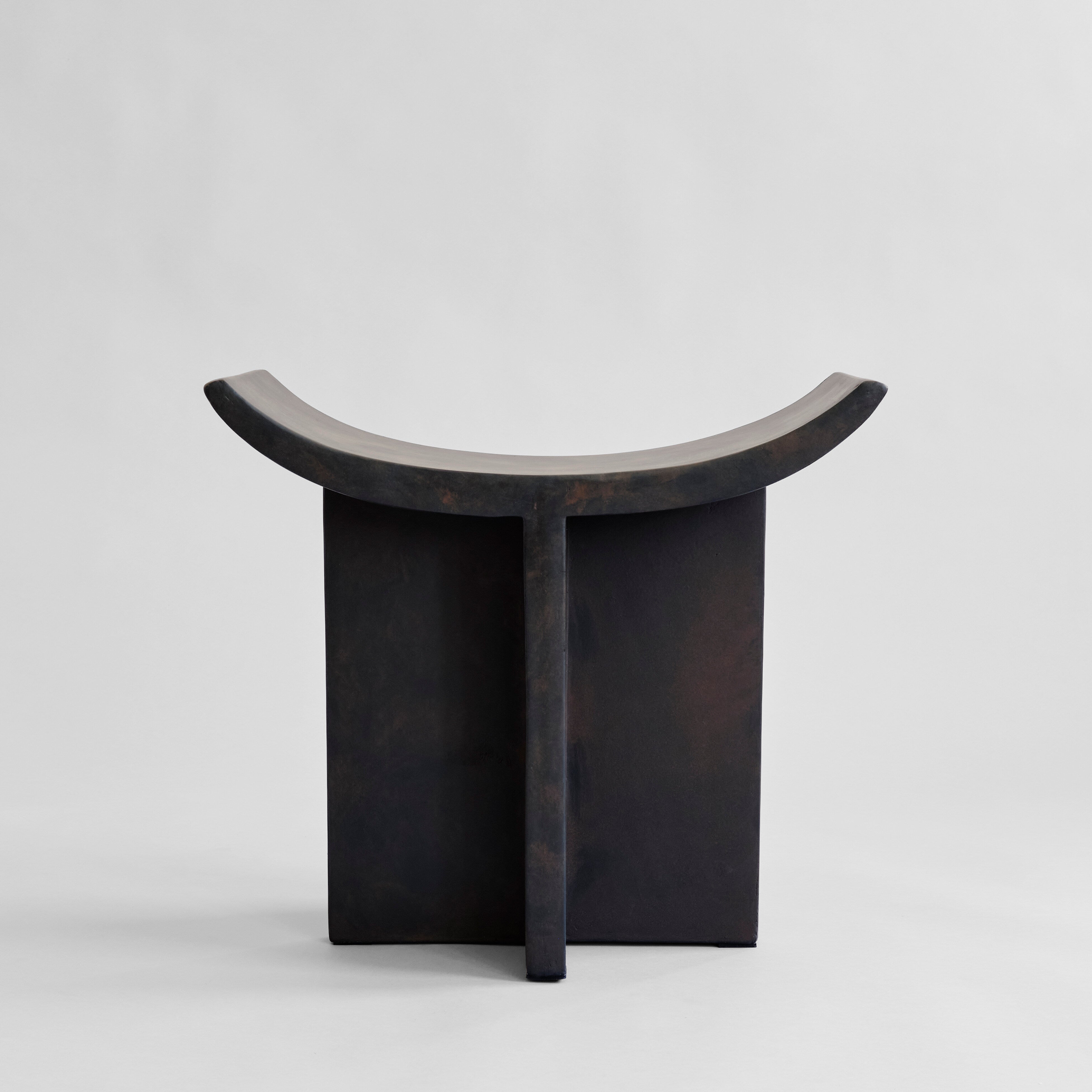 101-copenhagen-brutus-stool-coffee-faserbeton-hocker-braun image 1