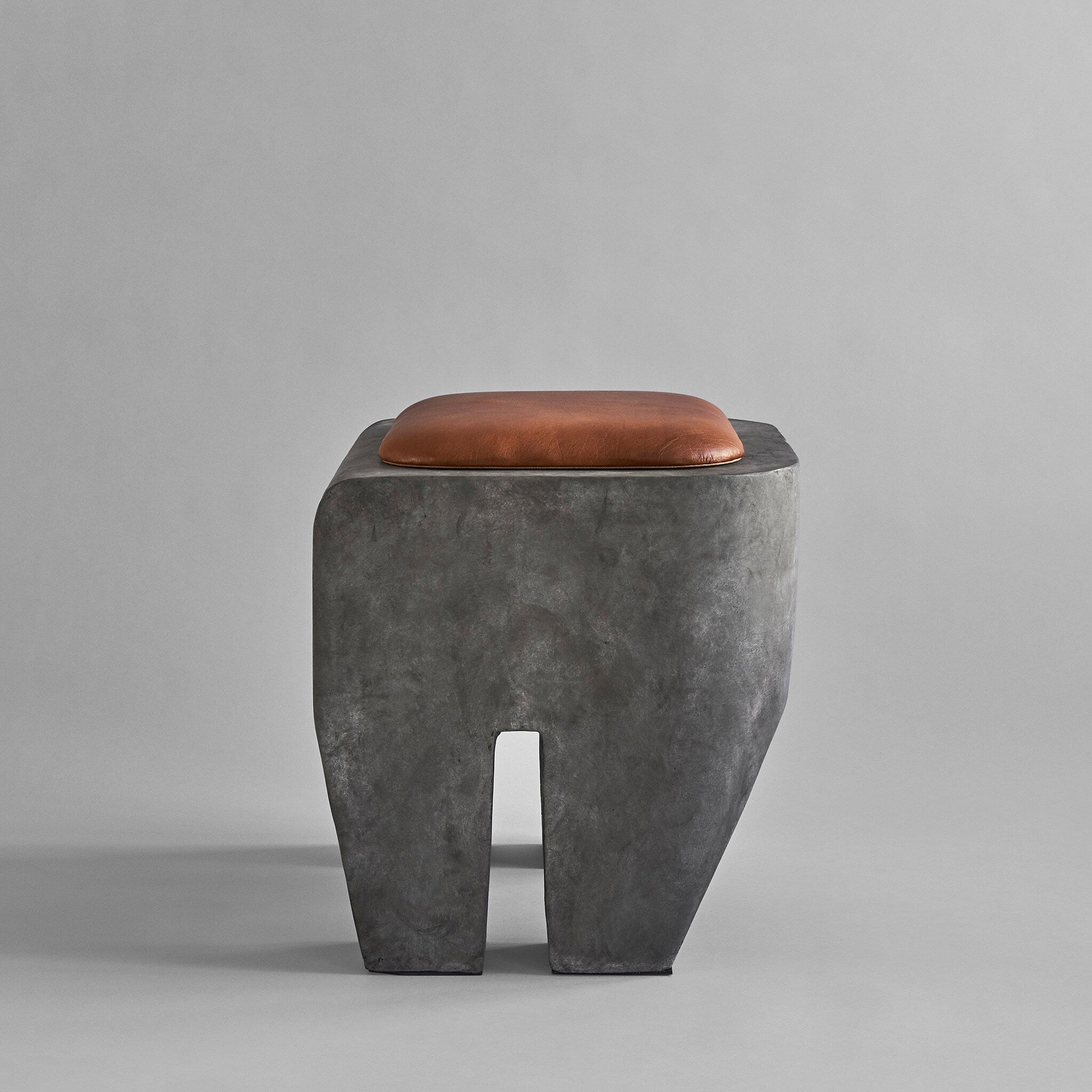 101-copenhagen-sculpt-hocker-kissen-leder-cognac image 6
