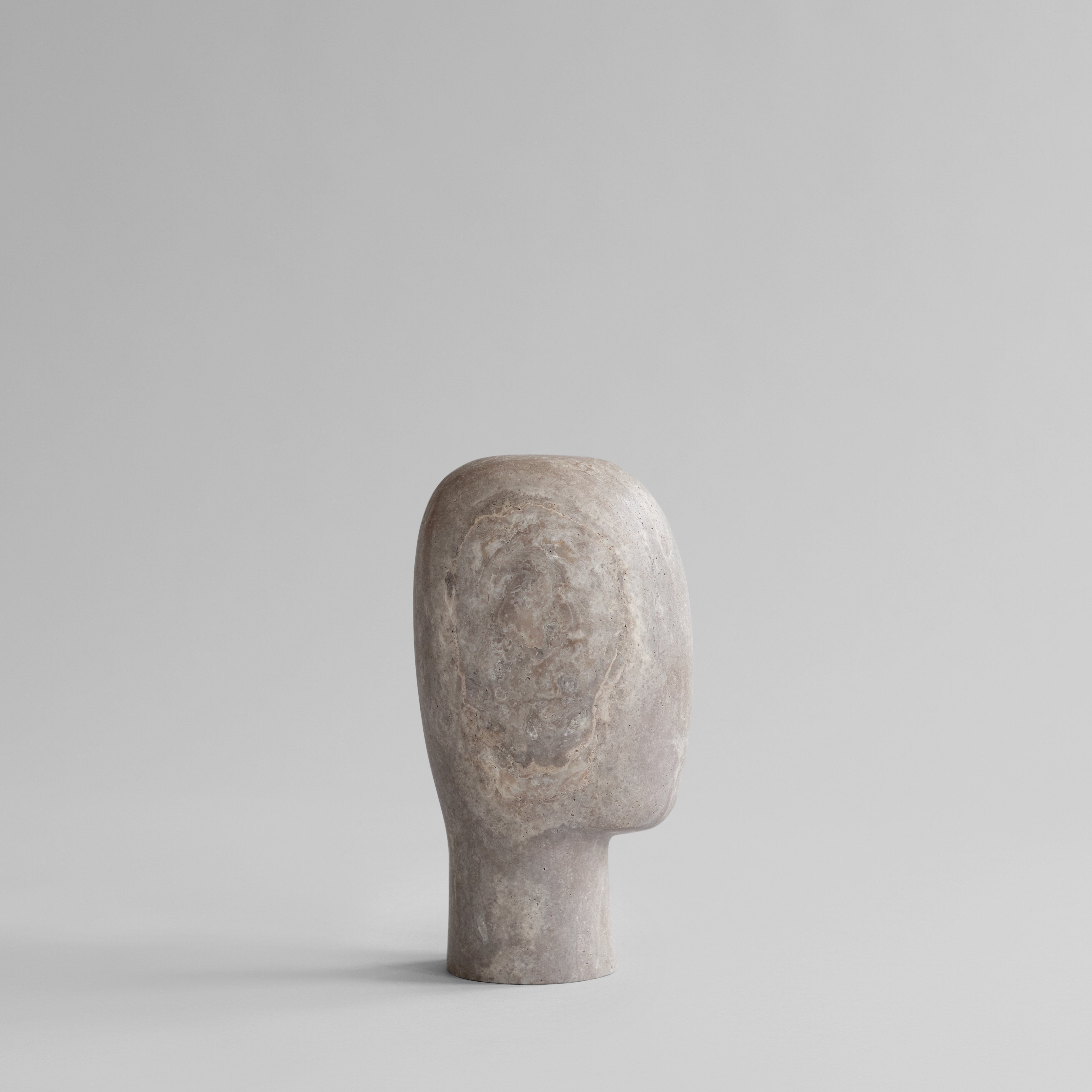 101-copenhagen-head-medio-skulptur-silver-travertine-stein image 7